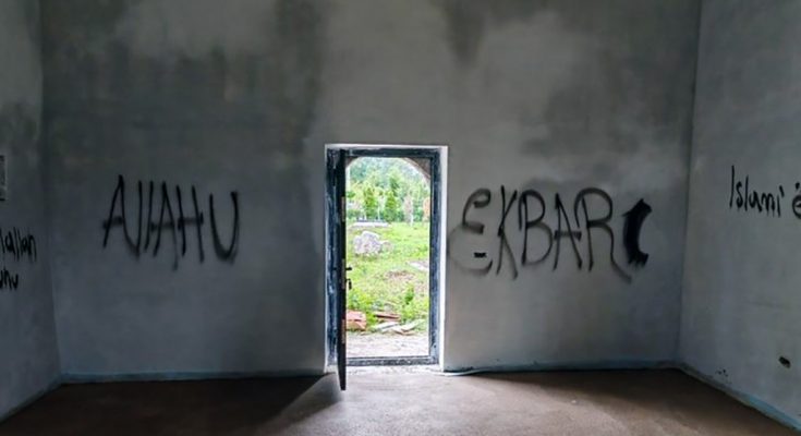 Vandalizam! Crkva Svete Trojice u selo Naklo oskrnavljena grafitima