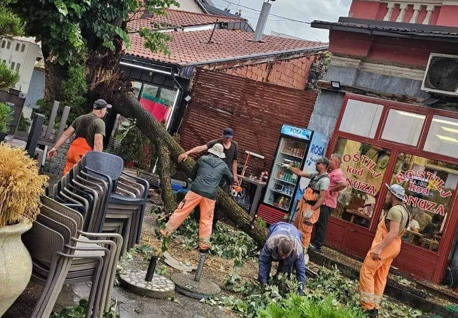 Opširnije O Jakom Nevremenu Koje Je Pogodilo Novi Pazar – Vjetar Obarao ...