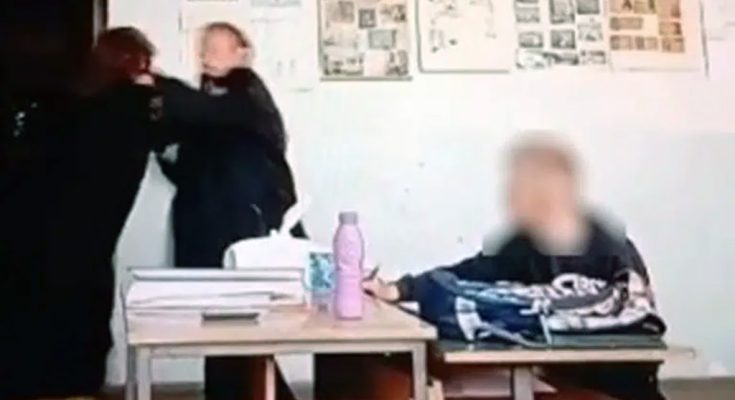 VIDEO snimak skandala u Sandžaku: Nastavnica tokom školskog časa NAPAO POŠTAR