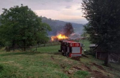 Sandžak: Prevrnulo se vatrogasno vozilo, povrijeđena dvojica vatrogasaca